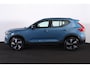 Volvo EX40 Single Motor Extended Range Plus 82 kWh IntelliSafe Assist & Surround - Parkeercamera achter - Voorstoelen elektrisch bedienbaar - Verwarmde voorstoelen & stuur - Parkeersensoren voor & achter - Warmtepomp - Draadloze tel. lader - 19' LMV