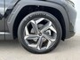 Hyundai Tucson 1.6 T-GDI PHEV 265pk Premium Sky 4WD / 100% Dealer onderhouden / Trekgewicht 1.350 kg / Elektrisch Glazen schuif- en kanteldak / Elektrische achterklep / Camera 360° / Apple Carplay & Android Auto / Stuur- en stoelverwarming voor en achter / Stoelverkoeling / Krell Soundsystem / Adaptieve Cruise Control / Parkeersensoren voor en achter / Keyless Entry / Ski-luik