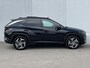Hyundai Tucson 1.6 T-GDI PHEV 265pk Premium Sky 4WD / 100% Dealer onderhouden / Trekgewicht 1.350 kg / Elektrisch Glazen schuif- en kanteldak / Elektrische achterklep / Camera 360° / Apple Carplay & Android Auto / Stuur- en stoelverwarming voor en achter / Stoelverkoeling / Krell Soundsystem / Adaptieve Cruise Control / Parkeersensoren voor en achter / Keyless Entry / Ski-luik