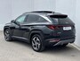 Hyundai Tucson 1.6 T-GDI PHEV 265pk Premium Sky 4WD / 100% Dealer onderhouden / Trekgewicht 1.350 kg / Elektrisch Glazen schuif- en kanteldak / Elektrische achterklep / Camera 360° / Apple Carplay & Android Auto / Stuur- en stoelverwarming voor en achter / Stoelverkoeling / Krell Soundsystem / Adaptieve Cruise Control / Parkeersensoren voor en achter / Keyless Entry / Ski-luik