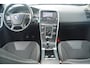 Volvo XC60 2.0 D3 Momentum 5 cilinder onderhoudshistorie aanwezig laatste beurt bij 136000km met oa navigatie pdc achter cruise control city safety