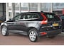 Volvo XC60 2.0 D3 Momentum 5 cilinder onderhoudshistorie aanwezig laatste beurt bij 136000km met oa navigatie pdc achter cruise control city safety