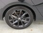 SEAT Leon ST 1.5 TSI 150pk Automaat FR Ultimate Edition Black | Panoramadak | CarPlay | Camera | PDC | 18" | Leder / Alcantara