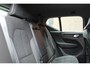 Volvo XC40 Recharge Twin Plus | Interieur voorverwarm installatie | 19'' lichtmetalen velgen | Verwarmbaar stuurwiel | Verwarmbare voorstoelen | Sfeerverlichting | Extra getint glas achter | Semi-Elektrische trekhaak |  Achteruitrijcamera
