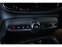 Volvo XC40 T2 Automaat R-Design Parkeer Camera| Park Assist voor en Achter| 19"Lichtmetalen Velgen| Verwarmbare Voorstoelen| Verwarmbaar Stuurwiel.