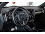 Volvo XC40 T2 Automaat R-Design Parkeer Camera| Park Assist voor en Achter| 19"Lichtmetalen Velgen| Verwarmbare Voorstoelen| Verwarmbaar Stuurwiel.