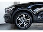 Volvo XC40 T2 Automaat R-Design Parkeer Camera| Park Assist voor en Achter| 19"Lichtmetalen Velgen| Verwarmbare Voorstoelen| Verwarmbaar Stuurwiel.