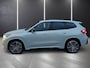 BMW iX1 xDrive30 (67 kWh) M-SPORT ** LED, BRUIN LEDER, PANORAMA, TREKH, ACC, H&K SOUND, 20-inch LMV ** 26k onder NP - EX BMW-AG ** ** INFORMEER OOK NAAR ONZE AANTREKKELIJKE FINANCIAL-LEASE TARIEVEN **