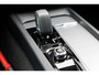 Volvo XC60 T6 350PK AUT8 Recharge AWD Plus Dark | 360 Graden Camera | Trekhaak | Parkeersensoren | Verwarmbare Voor- En Achterstoelen | Apple Carplay/Android Auto | Navigatiesysteem | Panorama Dak | Electronic Climate Control | Draadloze Telefoonlader | Rijstrooksensor Met Correctie | Verwarmbaar Stuurwiel | Keyless Entry