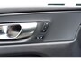 Volvo XC60 T6 350PK AUT8 Recharge AWD Plus Dark | 360 Graden Camera | Trekhaak | Parkeersensoren | Verwarmbare Voor- En Achterstoelen | Apple Carplay/Android Auto | Navigatiesysteem | Panorama Dak | Electronic Climate Control | Draadloze Telefoonlader | Rijstrooksensor Met Correctie | Verwarmbaar Stuurwiel | Keyless Entry