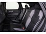 Volvo XC60 T6 Recharge AWD Plus Black Edition - LONG RANGE - Panorama/schuifdak - IntelliSafe Assist & Surround - 360º Camera - Harman/Kardon audio - Adaptieve LED koplampen - Verwarmde voorstoelen, stuur & achterbank - Parkeersensoren voor & achter - Elektr. bedienb. voorstoelen met geheugen - Draadloze tel. lader - 21' LMV
