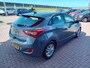 Hyundai i30 1.6 GDI i-Catcher, Airco, Automatisch, Multimediasysteem, Bluetooth telefoonverbinding, Navigatie, Cruise control, Parkeersensoren, Camera, Elektrische ramen en spiegels(inklapbaar), Centrale vergrendeling met AB, Lichtmetalen velgen, Nette originele NL auto, BOVAG
