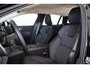 Volvo V60 B3 Essential Edition - IntelliSafe Assist & Surround - Parkeercamera achter - Verwarmde voorstoelen, stuur & achterbank - Parkeersensoren voor & achter - Draadloze tel. lader - Elektr. inklapbare trekhaak - 18' LMV