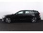 Volvo V60 B3 Essential Edition - IntelliSafe Assist & Surround - Parkeercamera achter - Verwarmde voorstoelen, stuur & achterbank - Parkeersensoren voor & achter - Draadloze tel. lader - Elektr. inklapbare trekhaak - 18' LMV
