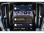 Volvo V60 B3 Essential Edition - IntelliSafe Assist & Surround - Parkeercamera achter - Verwarmde voorstoelen, stuur & achterbank - Parkeersensoren voor & achter - Draadloze tel. lader - Elektr. inklapbare trekhaak - 18' LMV