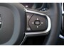 Volvo V60 B3 Essential Edition - IntelliSafe Assist & Surround - Parkeercamera achter - Verwarmde voorstoelen, stuur & achterbank - Parkeersensoren voor & achter - Draadloze tel. lader - Elektr. inklapbare trekhaak - 18' LMV