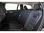 Volvo V60 B3 Essential Edition - IntelliSafe Assist & Surround - Parkeercamera achter - Verwarmde voorstoelen, stuur & achterbank - Parkeersensoren voor & achter - Draadloze tel. lader - Elektr. inklapbare trekhaak - 18' LMV