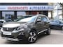 Peugeot 5008 130 Pk Benzine * AUTOMAAT * 7-Persoons * Hele Mooie Luxe * Distributieriem 2024 vervangen * Navigatie * 1/2 Leder Interieur * L.M. Velgen met Vierseizoenenbanden * Achteruitrij Parkeer Camera * Electr Bedienbare Achterklep * Keyless Entry & Start Button * Vingerhoets: Vierde Generatie Eersteklas Service !