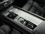 Volvo XC60 B4 R-Design | 19" | Adaptieve cruise | BLIS | Parkeercamera | Stoel/stuurverwarming | Elektr. verst. best. stoel | Keyles