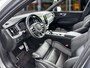 Volvo XC60 B4 R-Design | 19" | Adaptieve cruise | BLIS | Parkeercamera | Stoel/stuurverwarming | Elektr. verst. best. stoel | Keyles