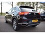 Volkswagen T-Roc 1.5 TSI Sport 150 PK ADAP CRUISE/CARPLAY/CAMERA/AIRCO-ECC/PDC V+A/TREKH/6 BAK/LMW 17 INCH/STOEL+STUUR VERW/USB