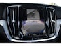 Volvo V60 T6 Plug-in hybrid AWD Plus Dark | Semi elektrische trekhaak | Panorama dak | Premium audio by Harman Kardon | Verwarmbare voorstoelen, achterbank en stuurwiel | Rondomzicht camera | Verwarmbare voorruit | Apple carplay/Android auto |