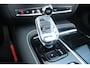 Volvo V60 T6 Plug-in hybrid AWD Plus Dark | Semi elektrische trekhaak | Panorama dak | Premium audio by Harman Kardon | Verwarmbare voorstoelen, achterbank en stuurwiel | Rondomzicht camera | Verwarmbare voorruit | Apple carplay/Android auto |