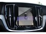 Volvo V60 T6 Plug-in hybrid AWD Plus Dark | Semi elektrische trekhaak | Panorama dak | Premium audio by Harman Kardon | Verwarmbare voorstoelen, achterbank en stuurwiel | Rondomzicht camera | Verwarmbare voorruit | Apple carplay/Android auto |