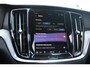 Volvo V60 T6 Plug-in hybrid AWD Plus Dark | Semi elektrische trekhaak | Panorama dak | Premium audio by Harman Kardon | Verwarmbare voorstoelen, achterbank en stuurwiel | Rondomzicht camera | Verwarmbare voorruit | Apple carplay/Android auto |