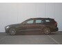 Volvo V60 T6 Plug-in hybrid AWD Plus Dark | Semi elektrische trekhaak | Panorama dak | Premium audio by Harman Kardon | Verwarmbare voorstoelen, achterbank en stuurwiel | Rondomzicht camera | Verwarmbare voorruit | Apple carplay/Android auto |