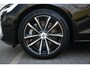Volvo V60 T6 350PK Plug-in hybrid AWD Plus Dark | 360 camera | Stoel&Stuurverwarming | Verwarmbare 2e Zitrij | Premium Harman/Kardon Audio | Sportstoelen | Schuif-/Kanteldak | Power Seats incl. Memory | Semi Elektr. Trekhaak |