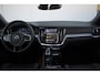 Volvo V60 T6 Plug-in hybrid AWD Plus Dark | Semi elektrische trekhaak | Panorama dak | Premium audio by Harman Kardon | Verwarmbare voorstoelen, achterbank en stuurwiel | Rondomzicht camera | Verwarmbare voorruit | Apple carplay/Android auto |