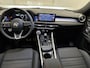 Alfa Romeo Tonale SUV Tributo Italiano Hybrid 280 pk Automaat | Navigatie | Elektrisch Glazen Panoramadak | Rondomzicht Camera | Lederen Bekleding | Voorstoelen Verwarmd | Matrix LED Koplampen | Elektrische Achterklep met Sensor | Dodehoek Detectie | 20" Lichtmetalen Velgen | Apple Carplay/Android Auto |