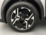 Peugeot 2008 SUV Allure 100 pk | Navigatie via Apple Carplay/Android Auto | Parkeersensoren Voor en Achter | Voorstoelen Verwarmd | LED Koplampen | Lederen Stuurwiel | Climate Control | Cruise Control | 17" Lichtmetalen Velgen |