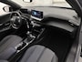 Peugeot 2008 SUV Allure 100 pk | Navigatie via Apple Carplay/Android Auto | Parkeersensoren Voor en Achter | Voorstoelen Verwarmd | LED Koplampen | Lederen Stuurwiel | Climate Control | Cruise Control | 17" Lichtmetalen Velgen |