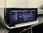 Peugeot 2008 SUV Allure 100 pk | Navigatie via Apple Carplay/Android Auto | Parkeersensoren Voor en Achter | Voorstoelen Verwarmd | LED Koplampen | Lederen Stuurwiel | Climate Control | Cruise Control | 17" Lichtmetalen Velgen |