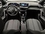 Peugeot 2008 SUV Allure 100 pk | Navigatie via Apple Carplay/Android Auto | Parkeersensoren Voor en Achter | Voorstoelen Verwarmd | LED Koplampen | Lederen Stuurwiel | Climate Control | Cruise Control | 17" Lichtmetalen Velgen |