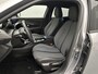 Peugeot 2008 SUV Allure 100 pk | Navigatie via Apple Carplay/Android Auto | Parkeersensoren Voor en Achter | Voorstoelen Verwarmd | LED Koplampen | Lederen Stuurwiel | Climate Control | Cruise Control | 17" Lichtmetalen Velgen |