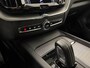 Volvo XC60 Recharge T6 AWD R-Design | Achteruitrijcamera | Apple Carplay/Android Auto | Cruise control adaptief | Panoramadak | Voorverwarmingsinstallatie |