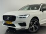 Volvo XC60 Recharge T6 AWD R-Design | Achteruitrijcamera | Apple Carplay/Android Auto | Cruise control adaptief | Panoramadak | Voorverwarmingsinstallatie |