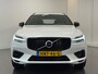 Volvo XC60 Recharge T6 AWD R-Design | Achteruitrijcamera | Apple Carplay/Android Auto | Cruise control adaptief | Panoramadak | Voorverwarmingsinstallatie |