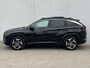 Hyundai Tucson 1.6 T-GDI PHEV 265pk Premium Sky 4WD Automaat / Trekgewicht 1.350 kg / Elektrisch Glazen schuif- en kanteldak / Elektrische achterklep / Camera 360° / Apple Carplay & Android Auto / Stuur- en stoelverwarming voor en achter / Stoelverkoeling / Krell Soundsystem / Adaptieve Cruise Control / Parkeersensoren voor en achter / Keyless Entry / Ski-luik