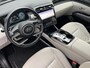 Hyundai Tucson 1.6 T-GDI PHEV 265pk Premium Sky 4WD Automaat / Trekgewicht 1.350 kg / Elektrisch Glazen schuif- en kanteldak / Elektrische achterklep / Camera 360° / Apple Carplay & Android Auto / Stuur- en stoelverwarming voor en achter / Stoelverkoeling / Krell Soundsystem / Adaptieve Cruise Control / Parkeersensoren voor en achter / Keyless Entry / Ski-luik
