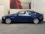 Jaguar XE 2.0 PORTFOLIO LEDER NAVIGATIE CRUISE CONTROL GLAZEN SCHUIF/KANTELDAK KEYLESS GO RIJSTROOKSENSOREN ACHTERUITRIJCAMERA AFN. TREKHAAK ZEER MOOI !! Brgl