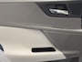 Jaguar XE 2.0 PORTFOLIO LEDER NAVIGATIE CRUISE CONTROL GLAZEN SCHUIF/KANTELDAK KEYLESS GO RIJSTROOKSENSOREN ACHTERUITRIJCAMERA AFN. TREKHAAK ZEER MOOI !! Brgl
