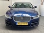 Jaguar XE 2.0 PORTFOLIO LEDER NAVIGATIE CRUISE CONTROL GLAZEN SCHUIF/KANTELDAK KEYLESS GO RIJSTROOKSENSOREN ACHTERUITRIJCAMERA AFN. TREKHAAK ZEER MOOI !! Brgl