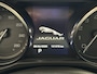 Jaguar XE 2.0 PORTFOLIO LEDER NAVIGATIE CRUISE CONTROL GLAZEN SCHUIF/KANTELDAK KEYLESS GO RIJSTROOKSENSOREN ACHTERUITRIJCAMERA AFN. TREKHAAK ZEER MOOI !! Brgl