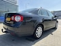 Volkswagen Jetta 2.0 FSI Comfortline, AUTOMAAT, lederen bekleding, climatronic, cruisecontrol, trekhaak, pdc, goed onderhouden en nette auto afkomstig van de 2e eigenaar !