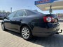 Volkswagen Jetta 2.0 FSI Comfortline, AUTOMAAT, lederen bekleding, climatronic, cruisecontrol, trekhaak, pdc, goed onderhouden en nette auto afkomstig van de 2e eigenaar !