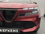 Alfa Romeo Junior SUV Ibrida Speciale Hybrid 136 pk Automaat | Navigatie | Achteruitrijcamera | Voorstoelen Verwarmd | Matrix LED Koplampen | Elektrische Achterklep met Sensor | Keyless Entry/Start | Dodehoek Detectie | Adaptieve Cruise Control | 18" Lichtmetalen Velgen | Apple Carplay/Android Auto |